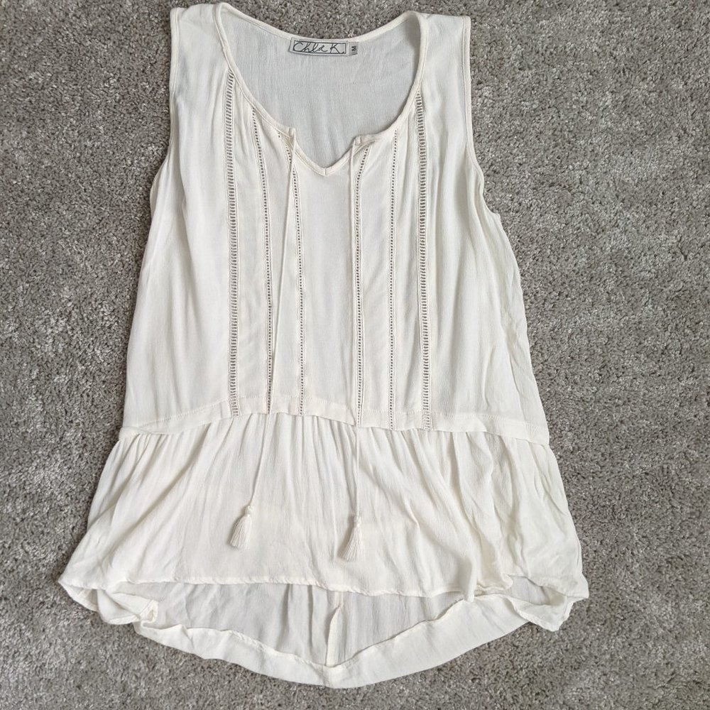 Chloe K Off-White Flowy Sleeveless Top in Size Medium